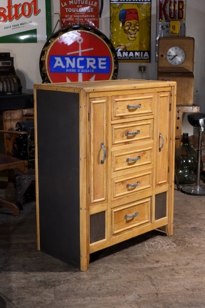 meuble de metier ancien tiroirs et portes en bois clair